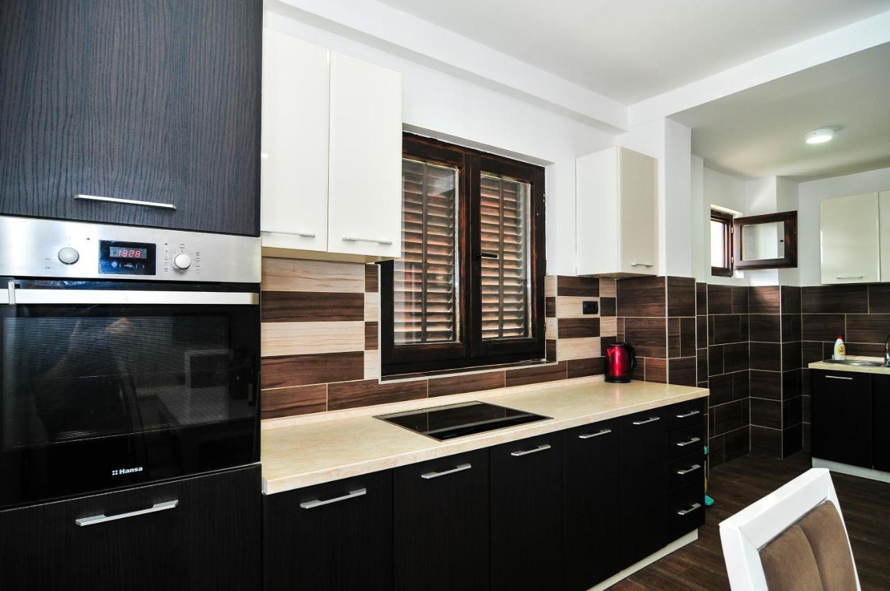 Milosavljevic Apartments Tivat Exterior foto