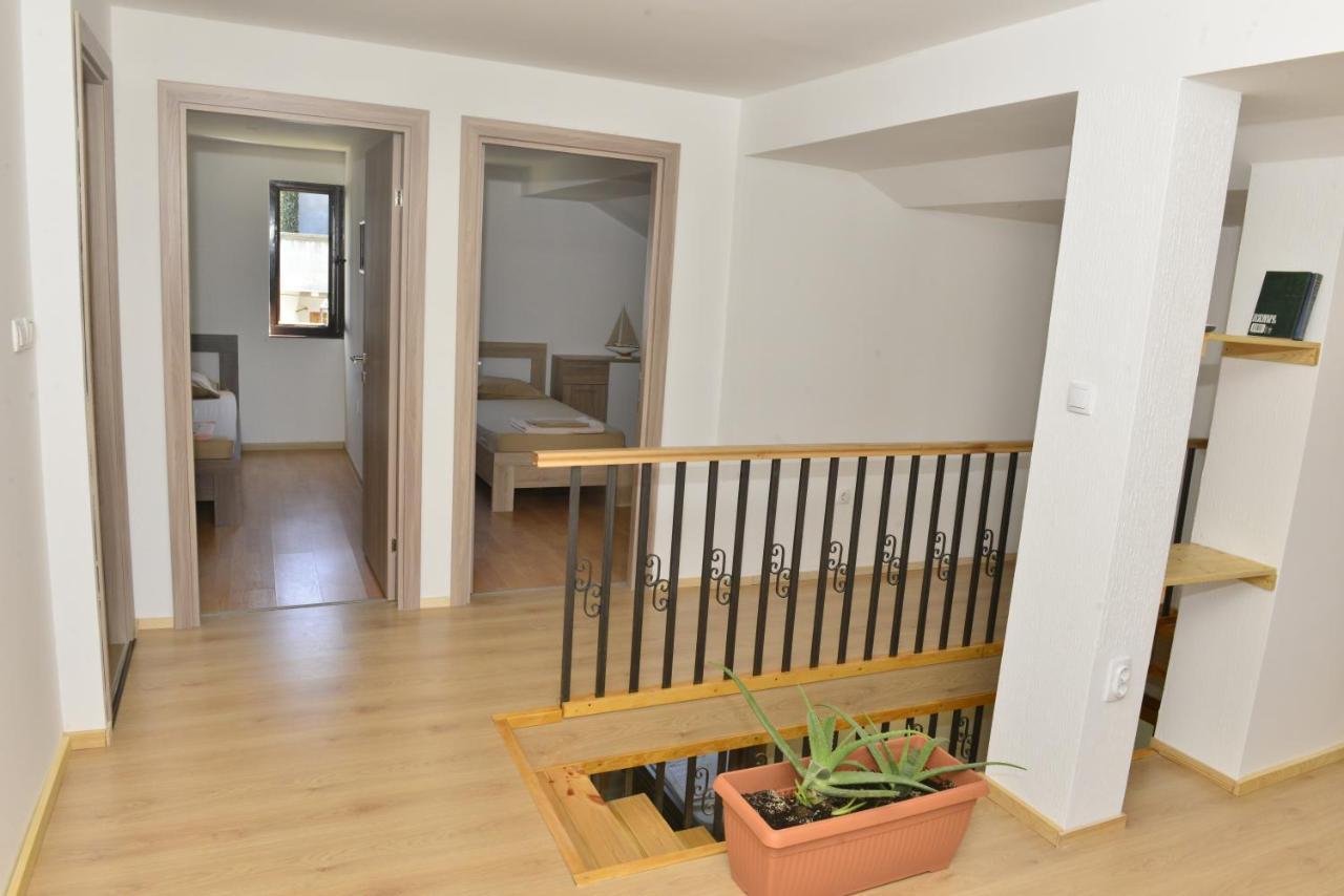 Milosavljevic Apartments Tivat Exterior foto