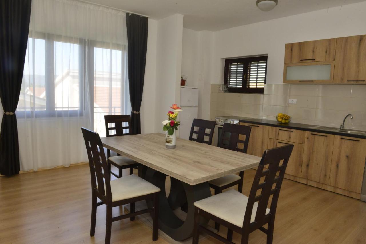 Milosavljevic Apartments Tivat Exterior foto